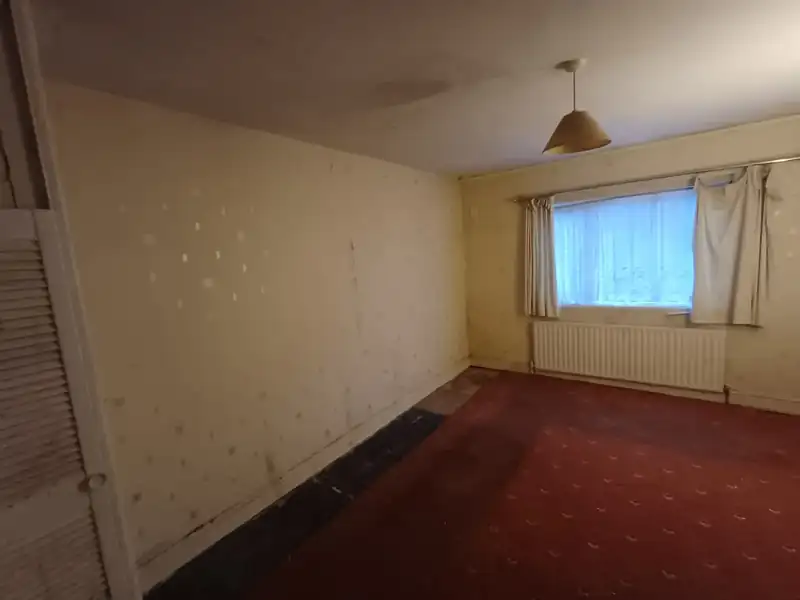 Empty living room after a full house clearance – ready for sale or letting